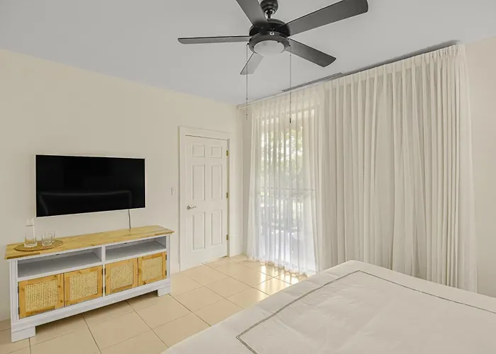 Palma Serena Condo, Pools & Near